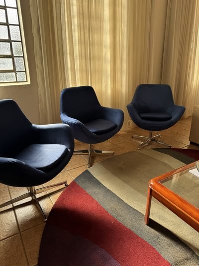 Poltronas azuis da sala: poltronas azuis da sala, depois da higienização