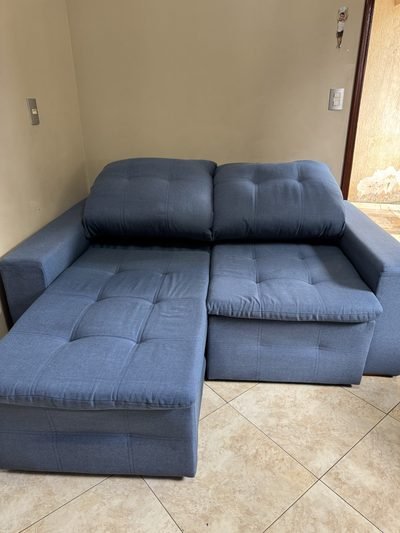 Sofá azul: sofá azul, depois da higienização