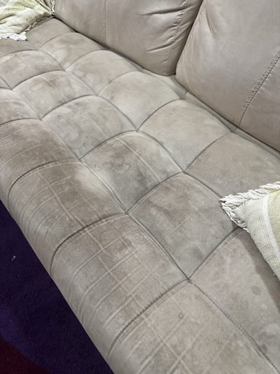 Sofás bege da sala: sofás bege da sala, antes da higienização