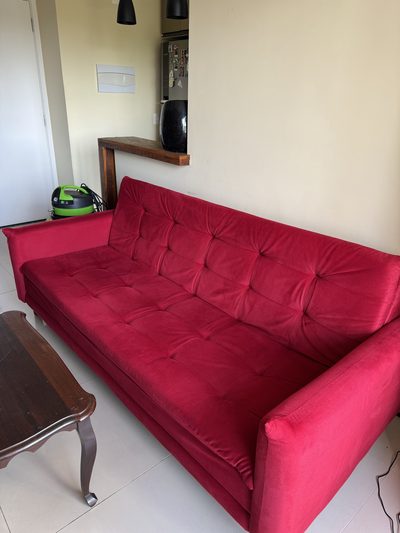 Sofá vermelho: sofá vermelho, depois da higienização