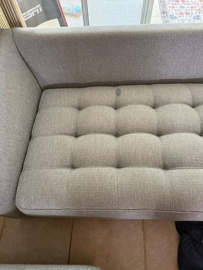 Sofá branco da sala: sofá branco da sala, antes da higienização