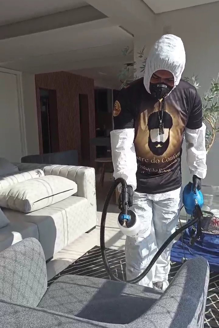 Aplicação do protetor sobre o tecido já higienizado Aplicação do protetor sobre o tecido já higienizado